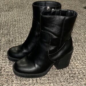 Universal Thread Lilyan Black Leather Ankle Boots